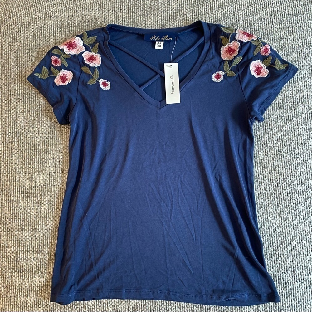 💥4 for $25💥 Blue Rain Floral Blue Tee